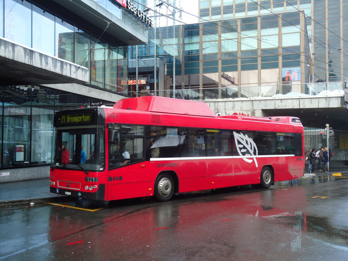 (131'184) - Bernmobil, Bern - Nr. 121/BE 624'121 - Volvo am 29. November 2010 beim Bahnhof Bern