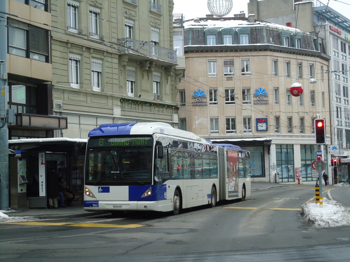 (131'224) - TL Lausanne - Nr. 562/VD 550'072 - Van Hool am 5. Dezember 2010 in Lausanne, Bel-Air