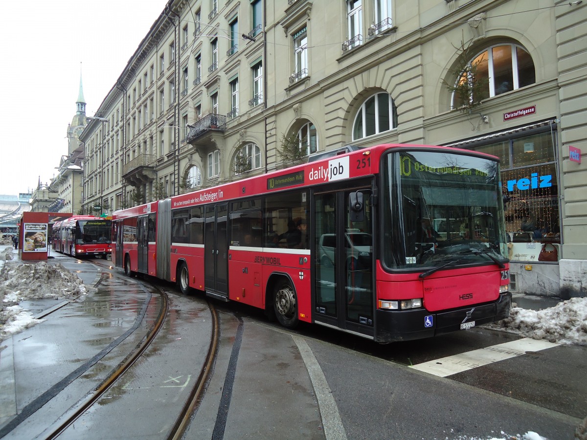 (131'354) - Bernmobil, Bern - Nr. 251/BE 572'251 - Volvo/Hess am 7. Dezember 2010 beim Bahnhof Bern