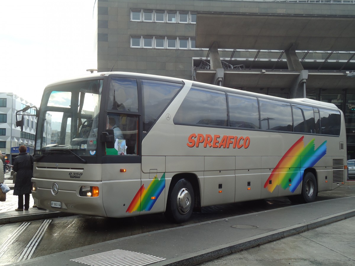 (131'405) - Aus Italien: Spreafico, Oggiono - AP-862 VW - Mercedes am 8. Dezember 2010 beim Bahnhof Luzern