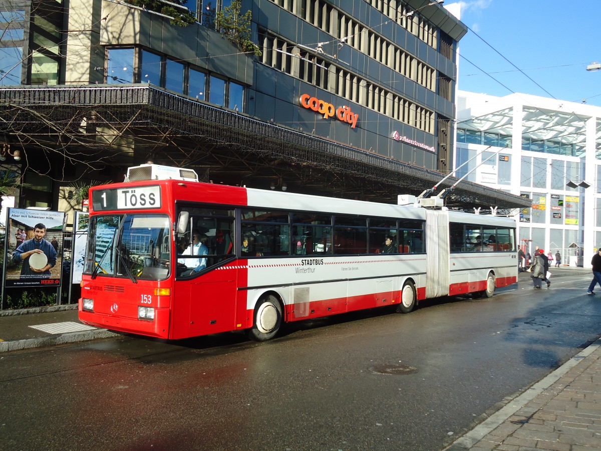 (131'520) - SW Winterthur - Nr. 153 - Mercedes Gelenktrolleybus am 9. Dezember 2010 beim Hauptbahnhof Winterthur