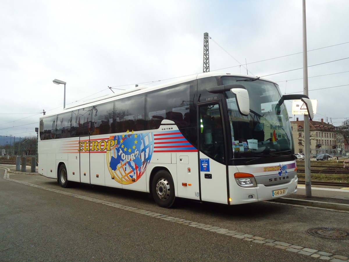 (131'573) - Aus Frankreich: Europ' Tours - 4546 ZA 01 - Setra am 11. Dezember 2010 beim Bahnhof Freiburg