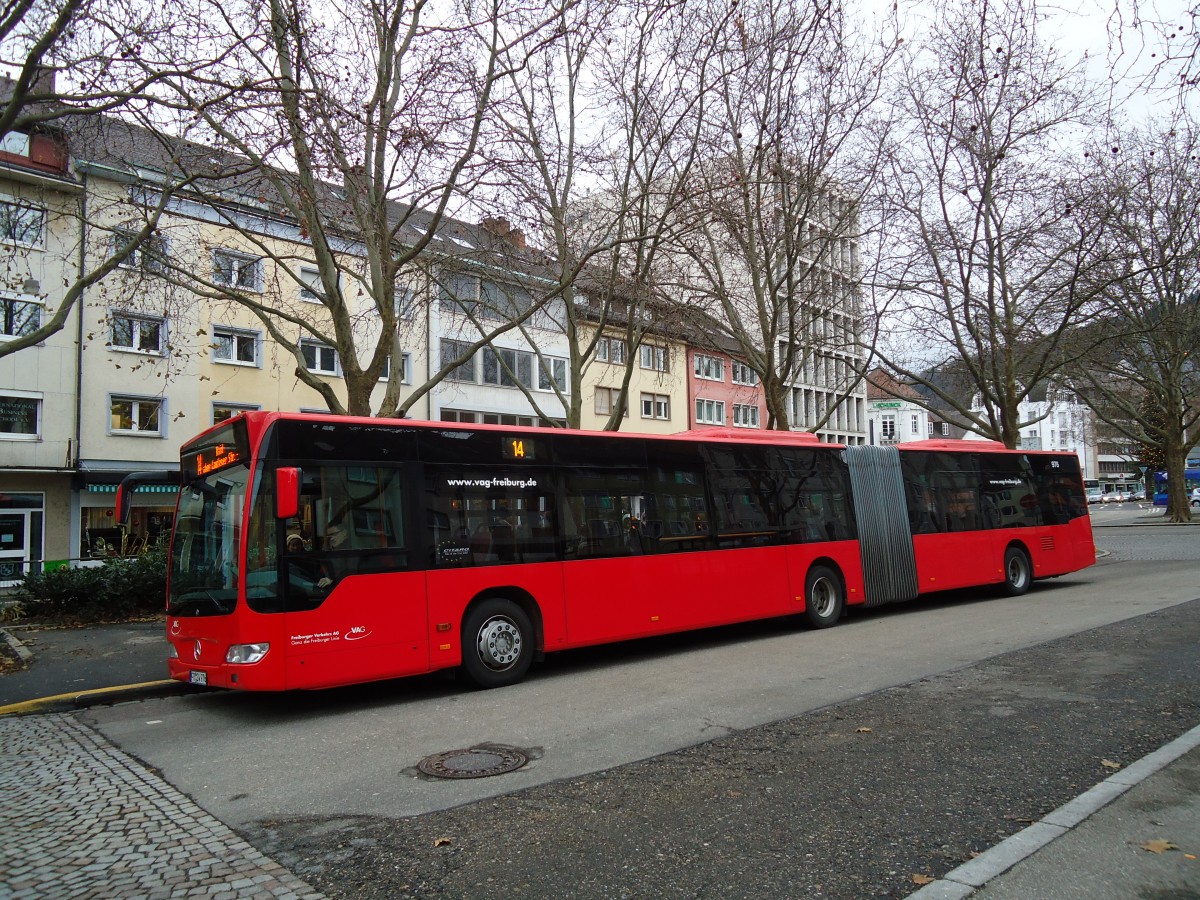 (131'580) - VAG Freiburg - Nr. 976/FR-SW 976 - Mercedes am 11. Dezember 2010 in Freiburg, Siegesdenkmal