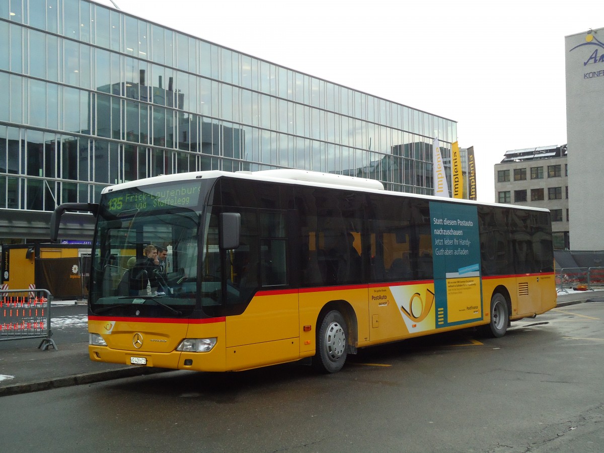 (131'610) - PostAuto Nordschweiz - AG 428'672 - Mercedes am 15. Dezember 2010 beim Bahnhof Aarau