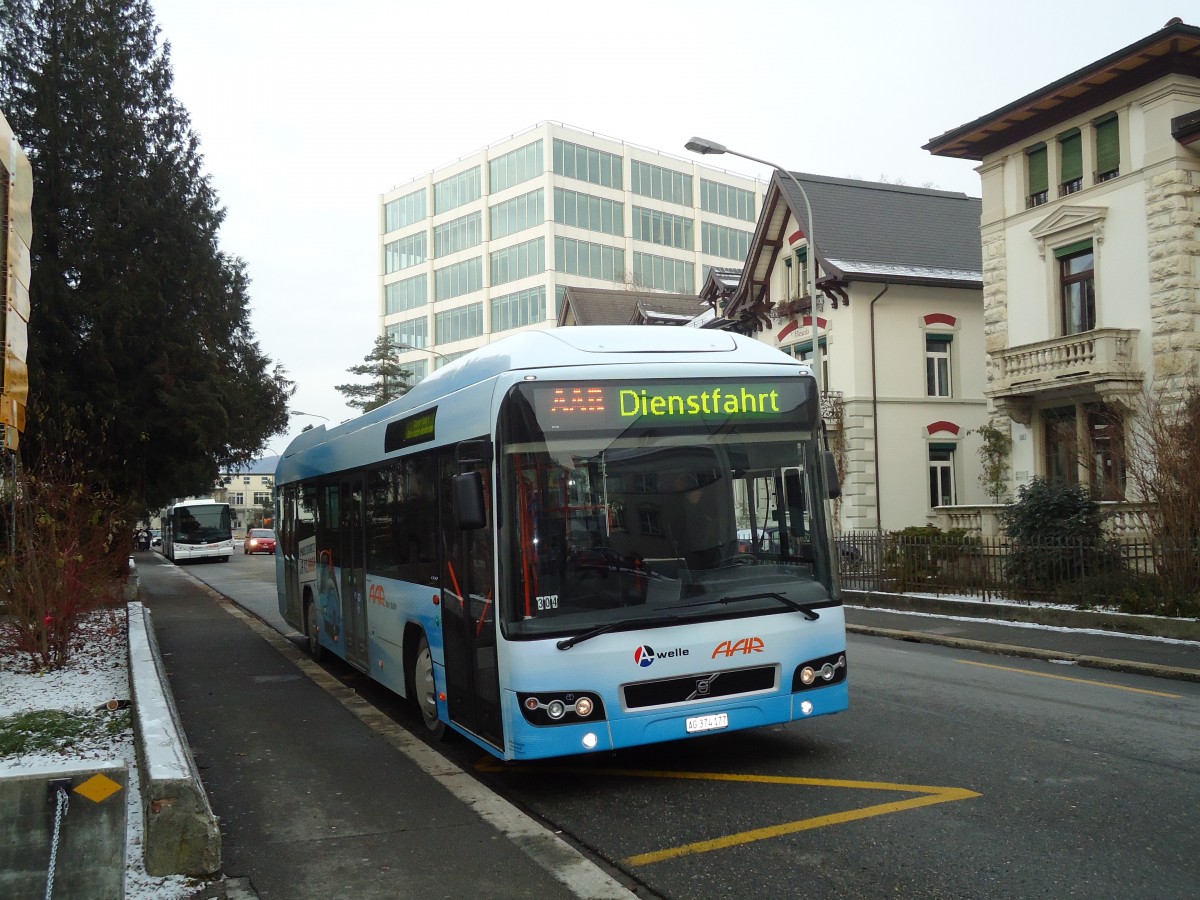 (131'617) - AAR bus+bahn, Aarau - Nr. 177/AG 374'177 - Volvo am 15. Dezember 2010 beim Bahnhof Aarau