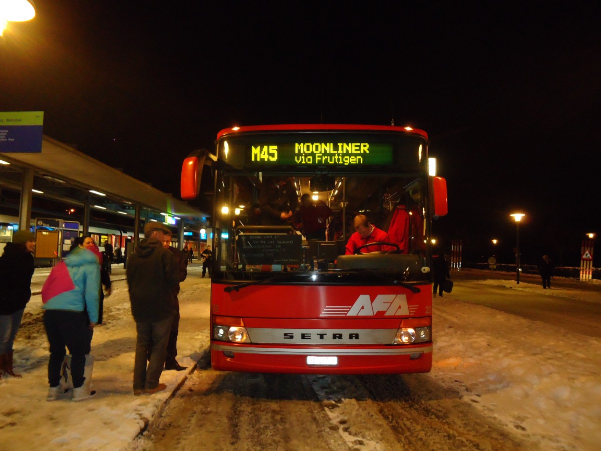 (131'648) - AFA Adelboden - Nr. 22/BE 26'708 - Setra (ex Nr. 8) am 18. Dezember 2010 beim Bahnhof Spiez