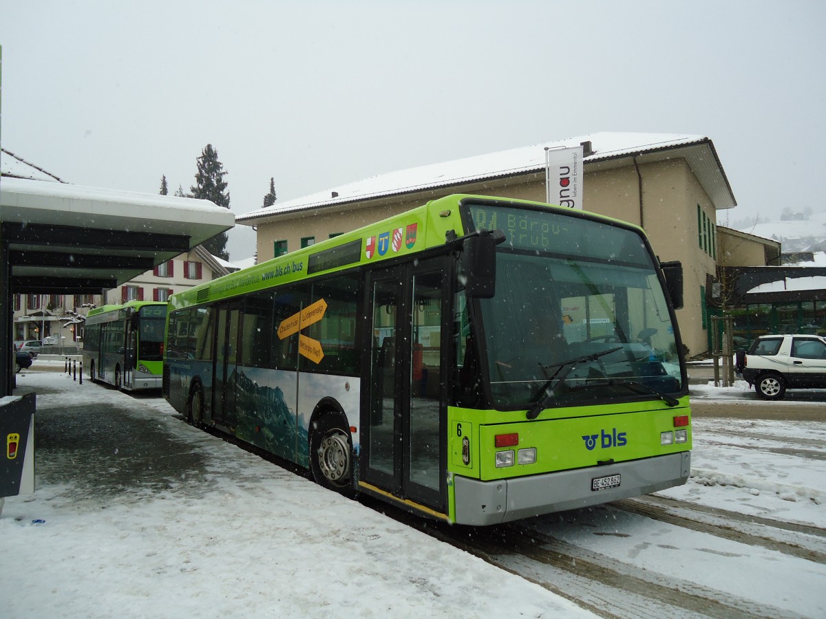 (131'738) - Busland, Burgdorf - Nr. 6/BE 452'862 - Van Hool (ex AOE Langnau Nr. 6) am 28. Dezember 2010 beim Bahnhof Langnau