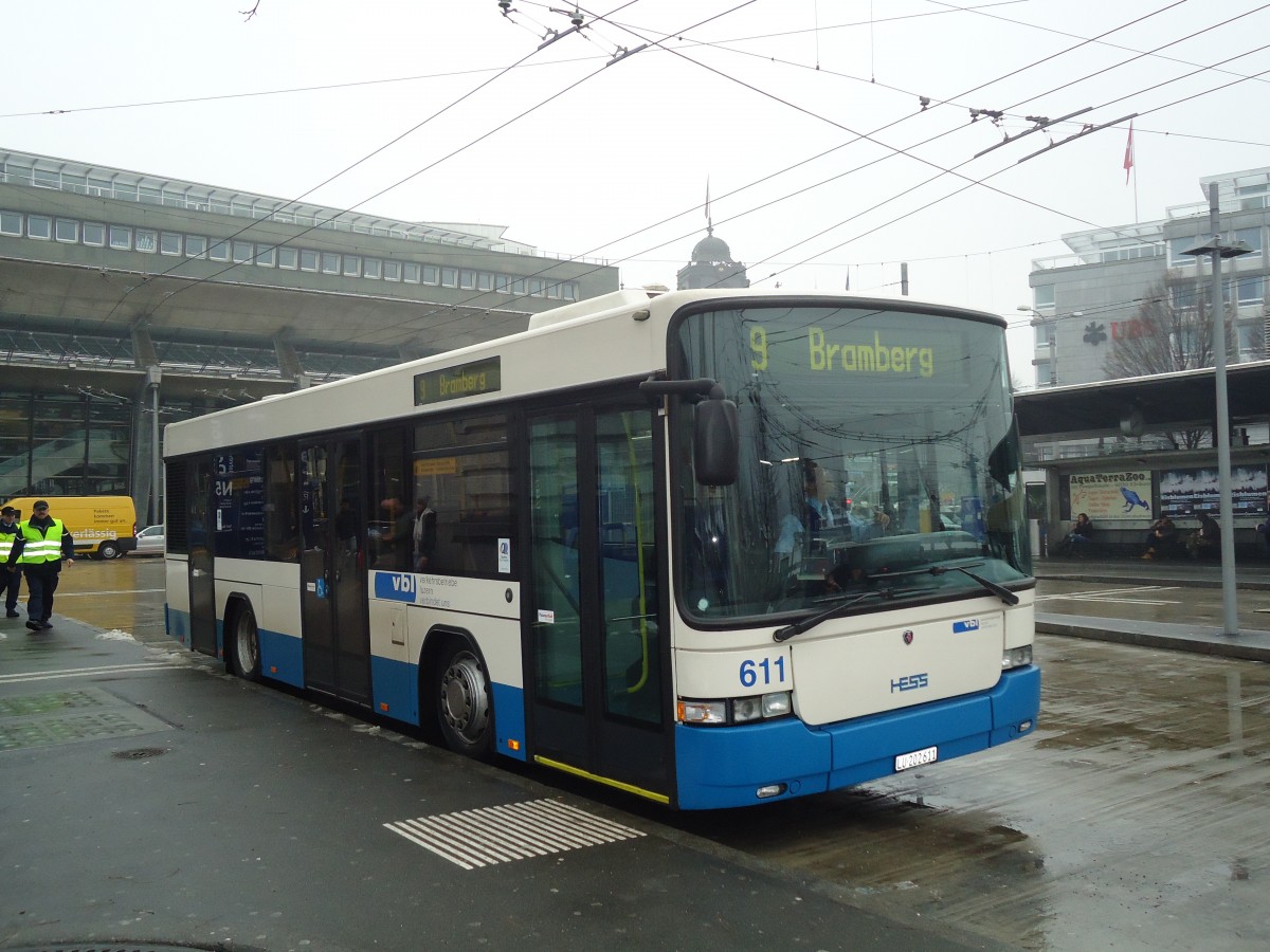 (131'800) - VBL Luzern - Nr. 611/LU 202'611 - Scania/Hess am 29. Dezember 2010 beim Bahnhof Luzern