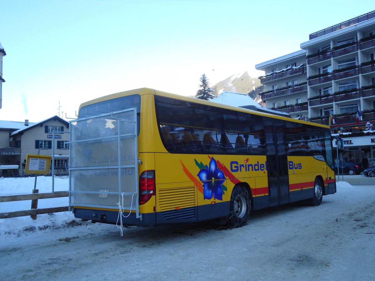 (131'860) - AVG Grindelwald - Nr. 21/BE 100'930 - Setra am 31. Dezember 2010 beim Bahnhof Grindelwald