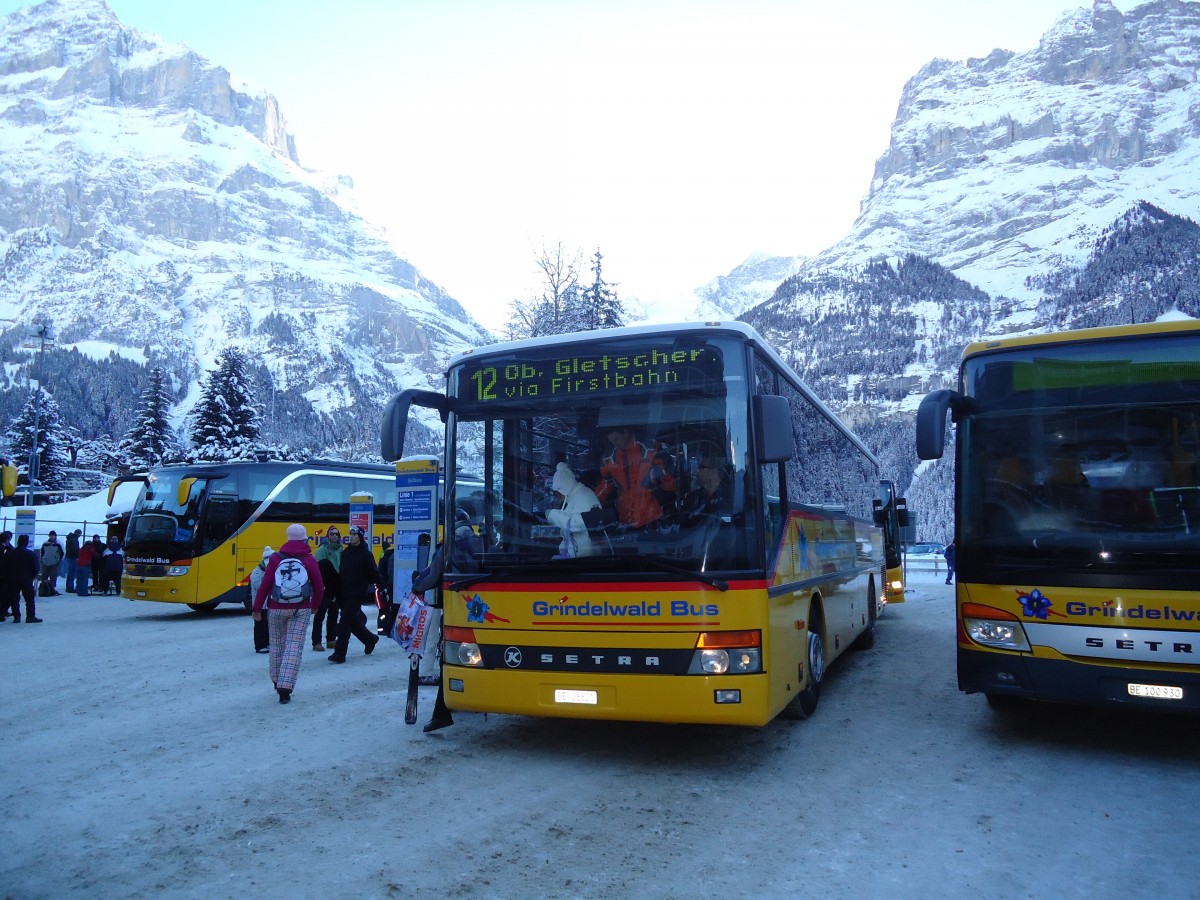 (131'871) - AVG Grindelwald - Nr. 16/BE 28'821 - Setra am 31. Dezember 2010 beim Bahnhof Grindelwald