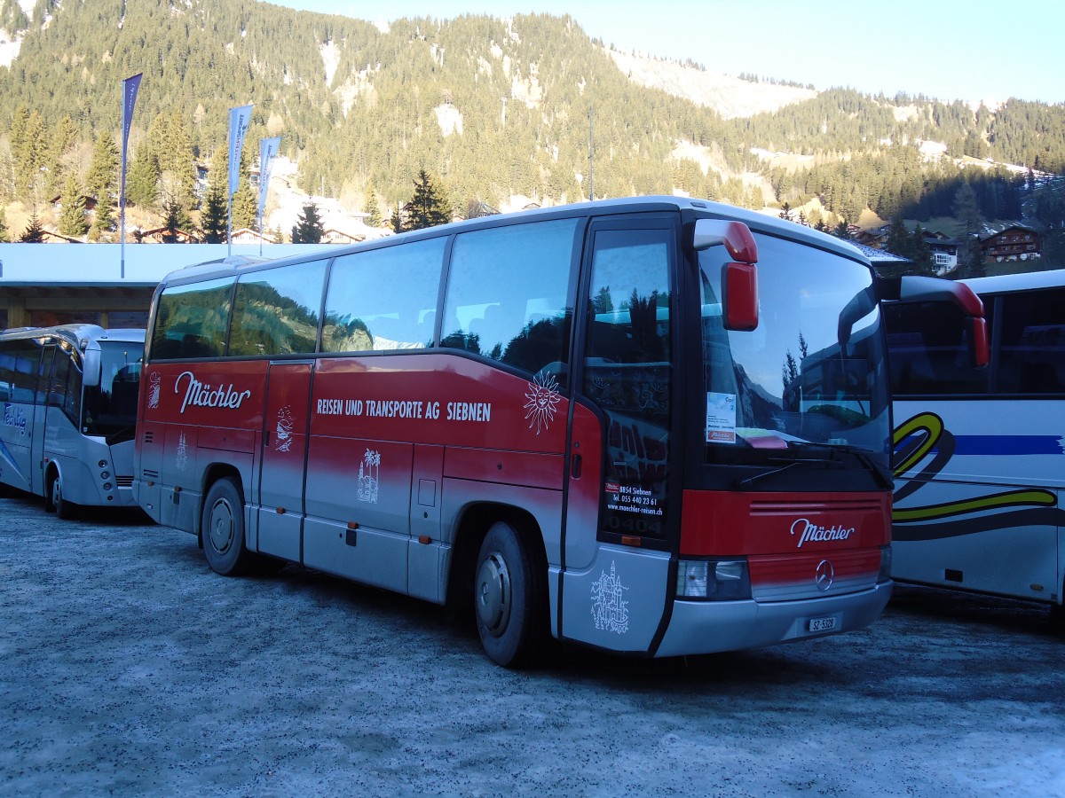 (132'026) - Mchler, Siebnen - SZ 5328 - Mercedes am 8. Januar 2011 in Adelboden, ASB