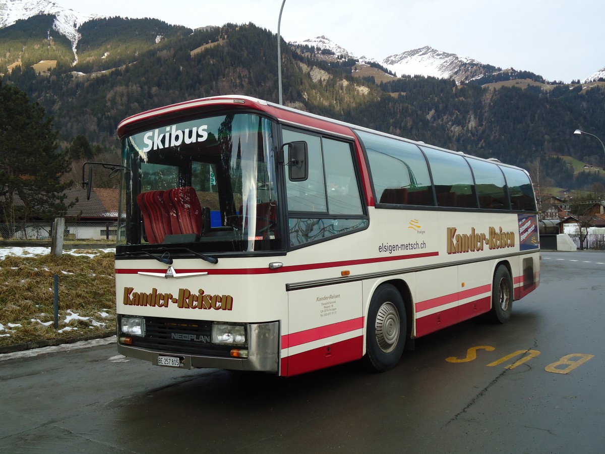 (132'222) - Kander-Reisen, Frutigen - Nr. 1/BE 257'805 - Neoplan (ex Mller, Heiden) am 9. Januar 2011 beim Bahnhof Frutigen