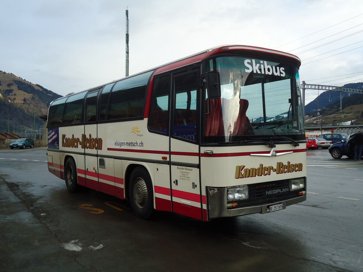 (132'223) - Kander-Reisen, Frutigen - Nr. 1/BE 257'805 - Neoplan (ex Mller, Heiden) am 9. Januar 2011 beim Bahnhof Frutigen