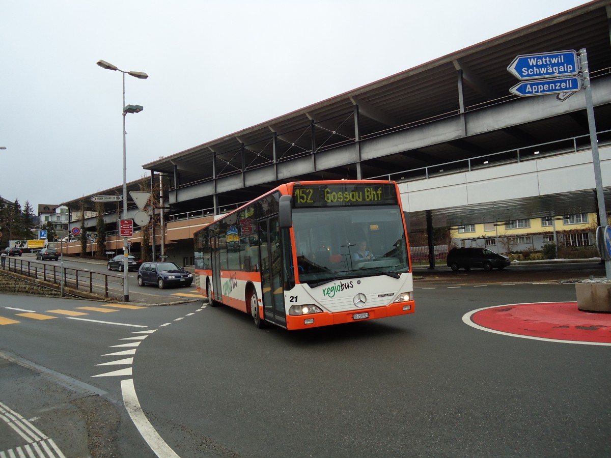 (132'313) - Regiobus, Gossau - Nr. 21/SG 258'921 - Mercedes am 12. Januar 2011 beim Bahnhof Herisau