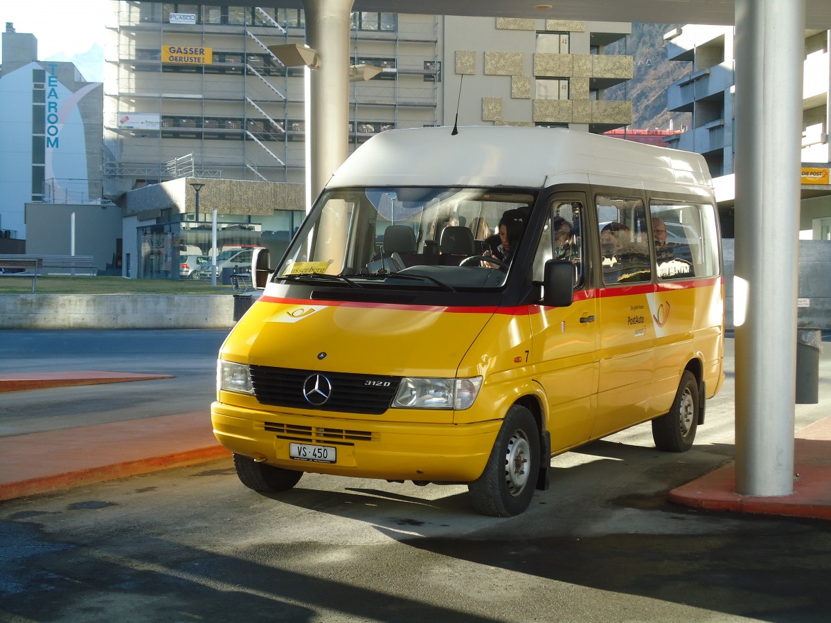 (132'337) - BUS-trans, Visp - Nr. 7/VS 450 - Mercedes (ex Bumann, Ausserberg Nr. 7) am 16. Januar 2011 beim Bahnhof Visp