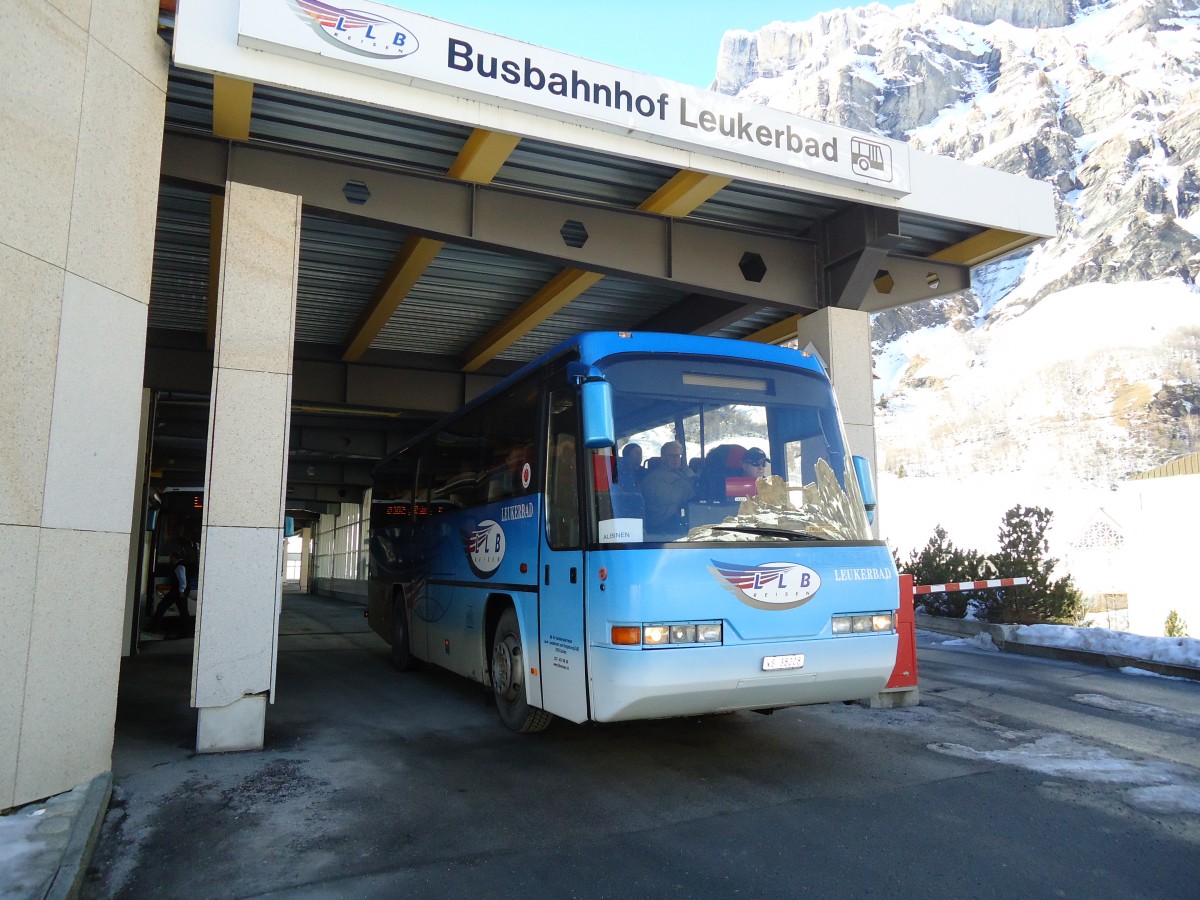 (132'353) - LLB Susten - Nr. 8/VS 38'008 - Neoplan am 16. Januar 2011 in Leukerbad, Busbahnhof