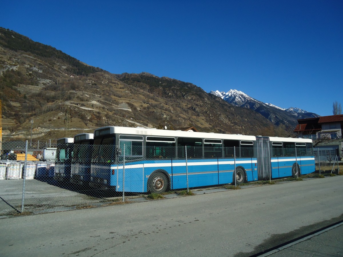 (132'360) - Ruffiner, Turtmann - Nr. 113 - Volvo/R&J (ex VBL Luzern Nr. 113) am 16. Januar 2011 in Turtmann, Garage Ruffiner