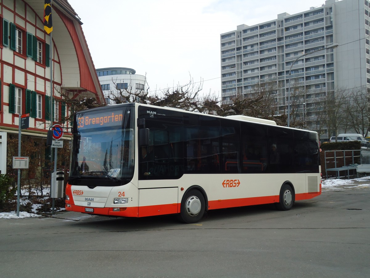 (132'432) - RBS Worblaufen - Nr. 24/BE 535'524 - MAN/Gppel am 24. Januar 2011 beim Bahnhof Worblaufen