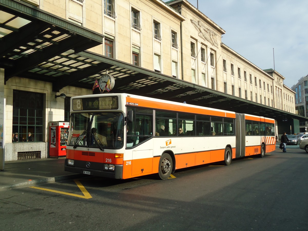 (132'812) - TPG Genve - Nr. 216/GE 96'694 - Mercedes am 10. Mrz 2011 beim Bahnhof Genve