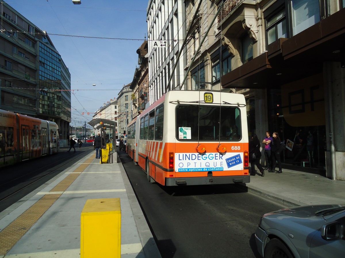 (132'930) - TPG Genve - Nr. 688 - NAW/Hess Gelenktrolleybus am 10. Mrz 2011 in Genve, Coutance