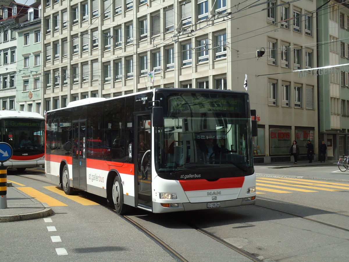 (133'226) - St. Gallerbus, St. Gallen - Nr. 264/SG 198'264 - MAN am 13. April 2011 in St. Gallen, Marktplatz