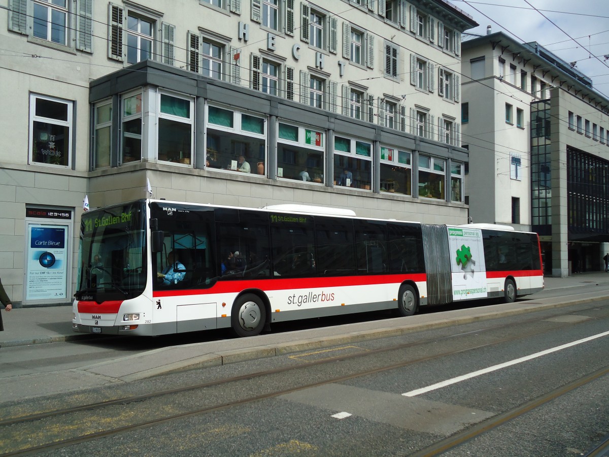 (133'227) - St. Gallerbus, St. Gallen - Nr. 282/SG 198'282 - MAN am 13. April 2011 in St. Gallen, Marktplatz