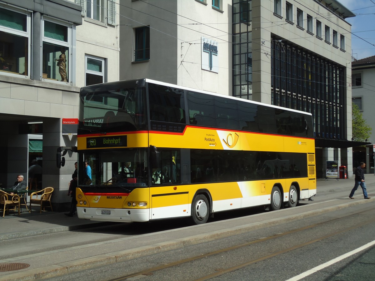 (133'232) - Casutt, Gossau - SG 250'503 - Neoplan am 13. April 2011 in St. Gallen, Marktplatz