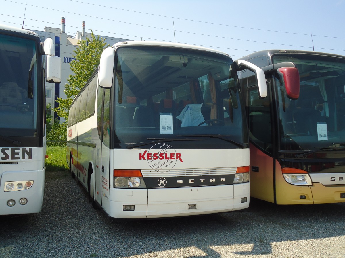 (133'424) - Kessler, Davos - Setra am 25. April 2011 in Kloten, EvoBus