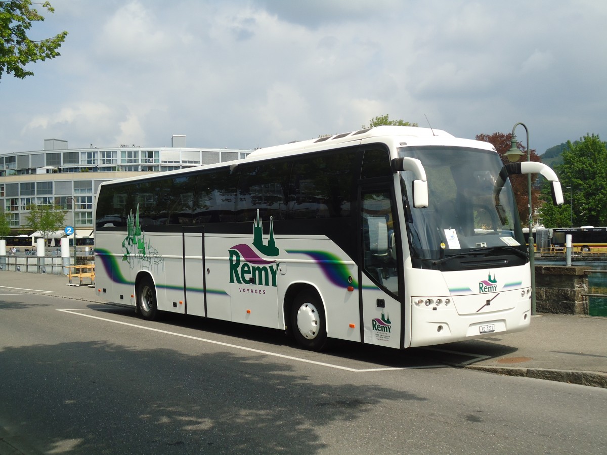 (133'485) - Remy, Lausanne - VD 1271 - Volvo am 27. April 2011 bei der Schifflndte Thun