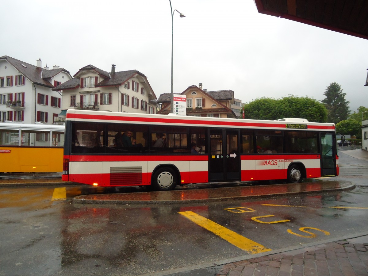 (133'651) - AAGS Schwyz - Nr. 2/SZ 5002 - Volvo/Hess am 14. Mai 2011 beim Bahnhof Schwyz