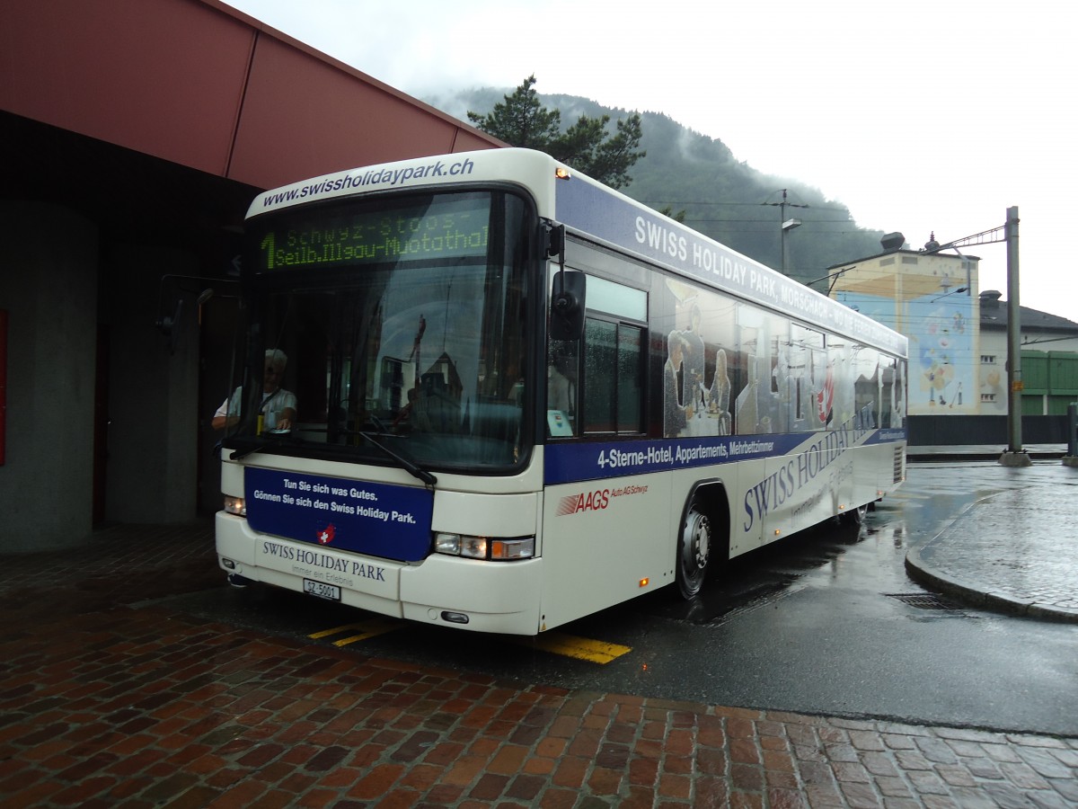 (133'652) - AAGS Schwyz - Nr. 1/SZ 5001 - Scania/Hess am 14. Mai 2011 beim Bahnhof Schwyz