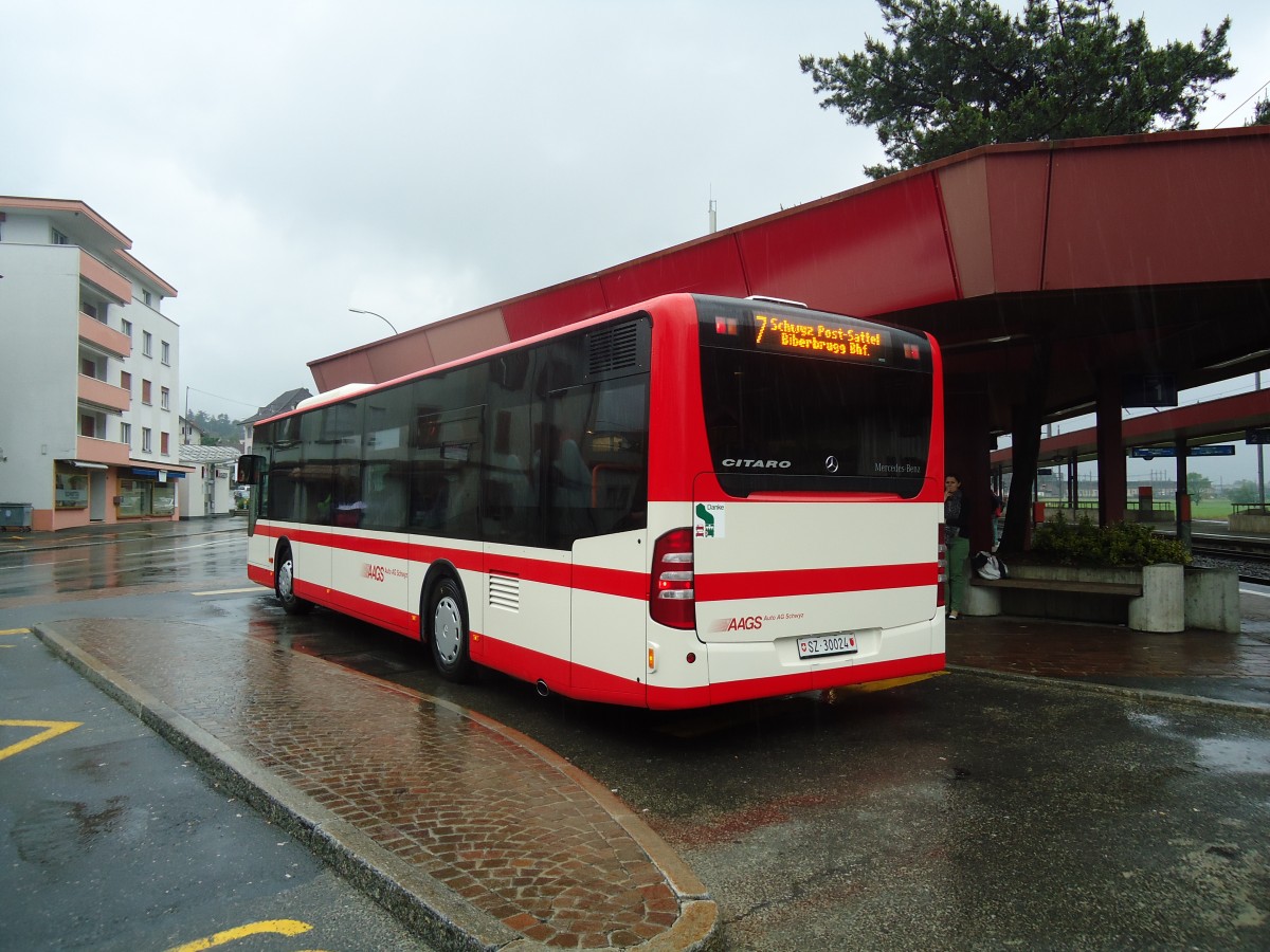 (133'657) - AAGS Schwyz - Nr. 24/SZ 30'024 - Mercedes am 14. Mai 2011 beim Bahnhof Schwyz