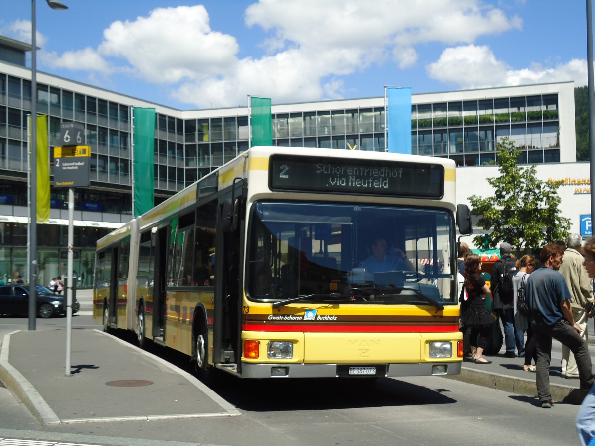 (133'886) - STI Thun - Nr. 73/BE 387'073 - MAN am 28. Mai 2011 beim Bahnhof Thun