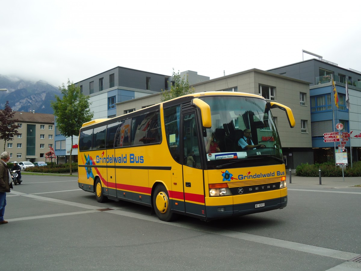 (134'172) - AVG Grindelwald - Nr. 22/BE 92'977 - Setra (ex Porsche, D-Biederitz) am 11. Juni 2011 beim Bahnhof Interlaken Ost