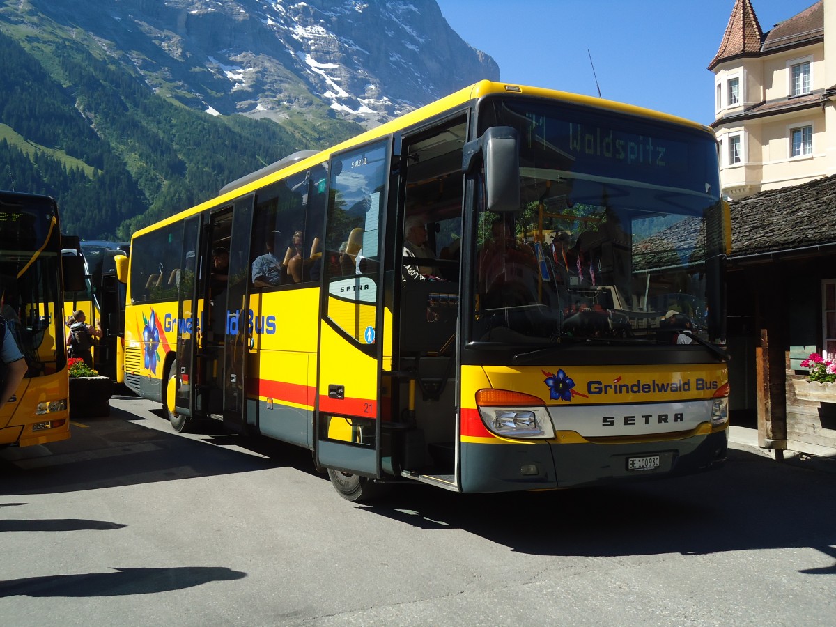 (134'679) - AVG Grindelwald - Nr. 21/BE 100'930 - Setra am 3. Juli 2011 beim Bahnhof Grindelwald