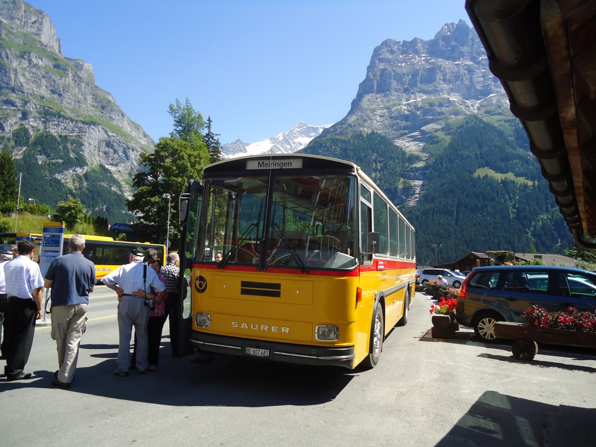 (134'761) - AVG Meiringen - Nr. 74/BE 607'481 - Saurer/R&J (ex P 24'357) am 3. Juli 2011 beim Bahnhof Grindelwald