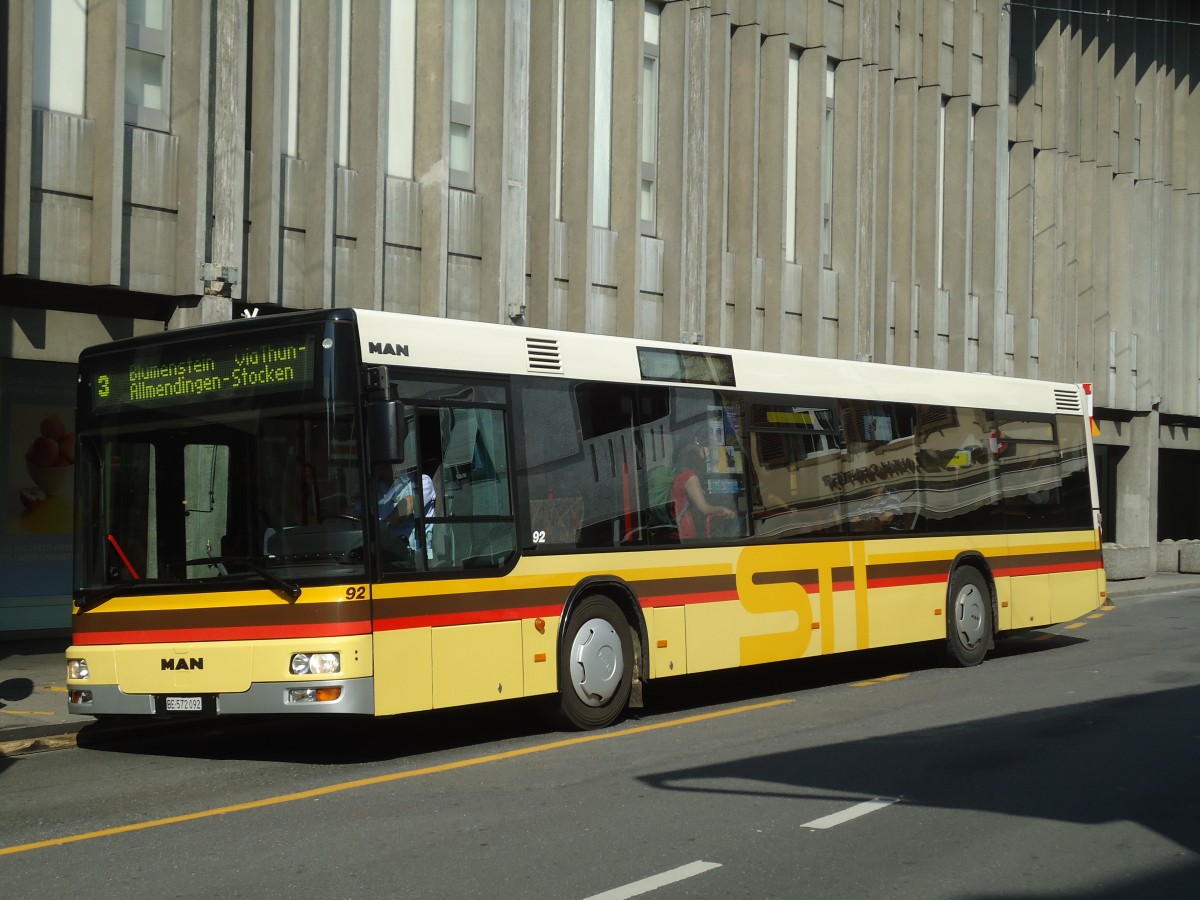 (134'829) - STI Thun - Nr. 92/BE 572'092 - MAN am 9. Juli 2011 in Thun, Marktgasse (prov. Haltestelle)