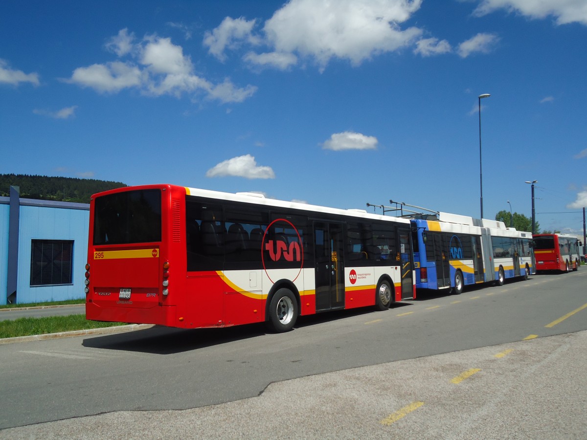 (134'998) - VR La Chaux-de-Fonds - Nr. 295/NE 113'295 - Volvo/Alfabuz am 11. Juli 2011 in La Chaux-de-Fonds, Dpt TC