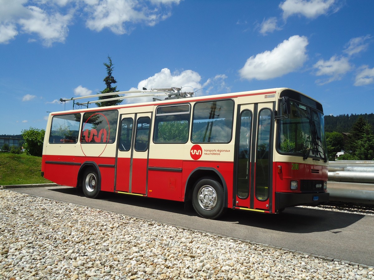 (135'001) - TC La Chaux-de-Fonds - Nr. 200/NE 543 - NAW/Hess Enteiser (ex VR La Chaux-de-Fonds Nr. 200) am 11. Juli 2011 in La Chaux-de-Fonds, Dpt