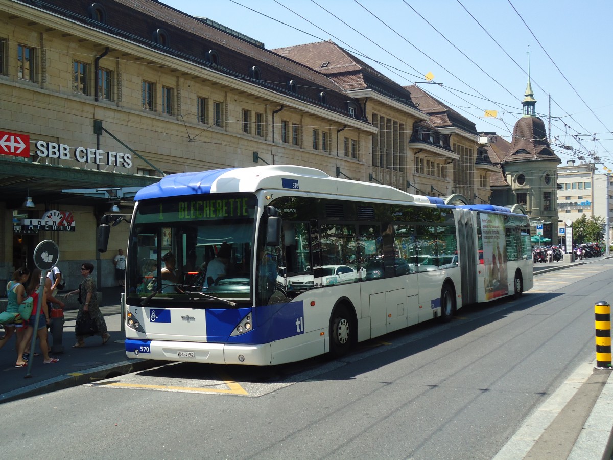 (135'101) - TL Lausanne - Nr. 570/VD 454'282 - Van Hool am 12. Juli 2011 beim Bahnhof Lausanne