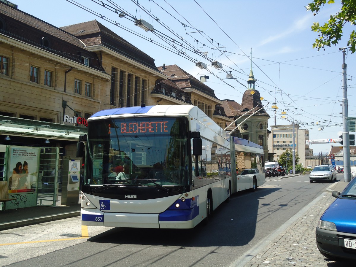 (135'113) - TL Lausanne - Nr. 857 - Hess/Hess Gelenktrolleybus am 12. Juli 2011 beim Bahnhof Lausanne