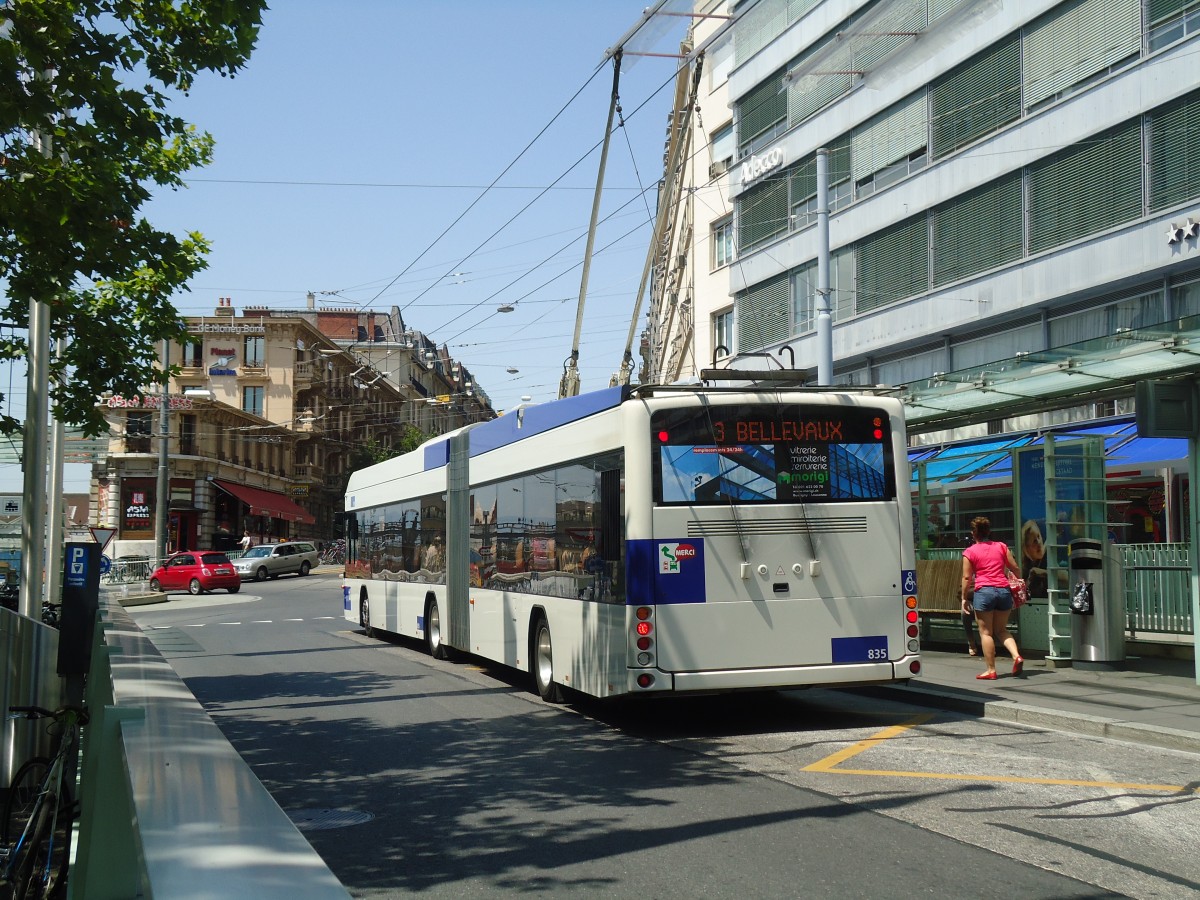 (135'117) - TL Lausanne - Nr. 835 - Hess/Hess Gelenktrolleybus am 12. Juli 2011 beim Bahnhof Lausanne