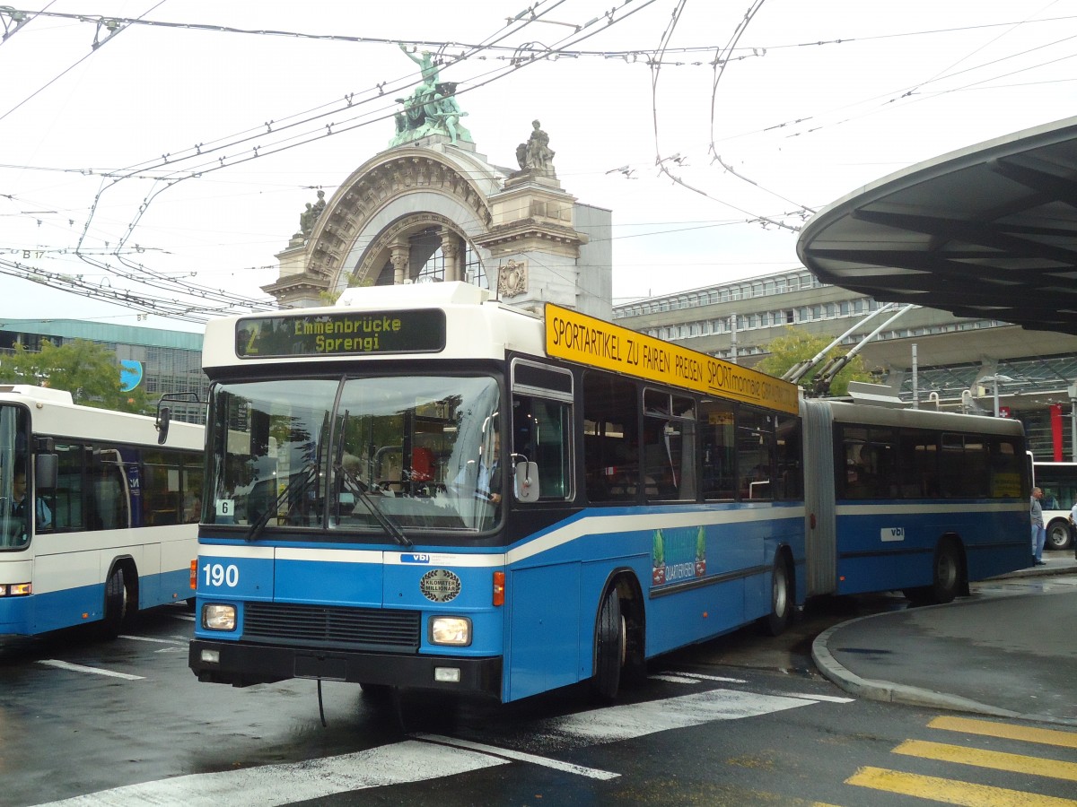 (135'847) - VBL Luzern - Nr. 190 - NAW/Hess Gelenktrolleybus am 5. September 2011 beim Bahnhof Luzern