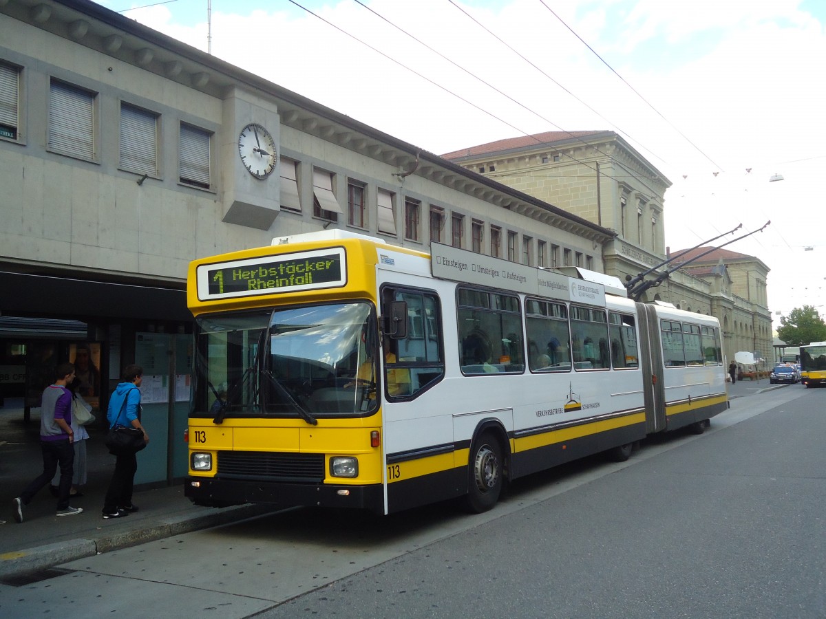 (135'946) - VBSH Schaffhausen - Nr. 113 - NAW/Hess Gelenktrolleybus am 14. September 2011 beim Bahnhof Schaffhausen