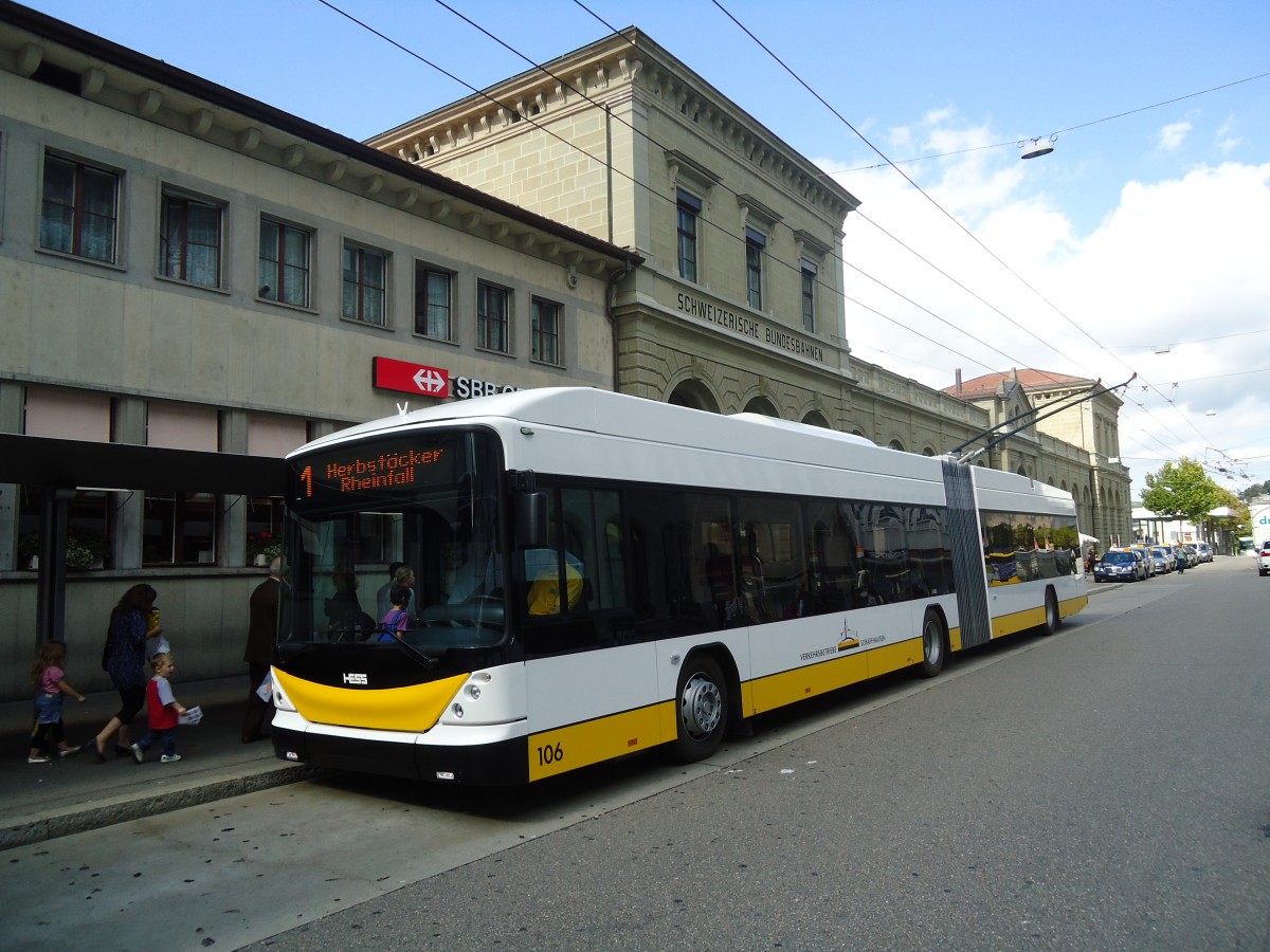 (135'959) - VBSH Schaffhausen - Nr. 106 - Hess/Hess Gelenktrolleybus am 14. September 2011 beim Bahnhof Schaffhausen