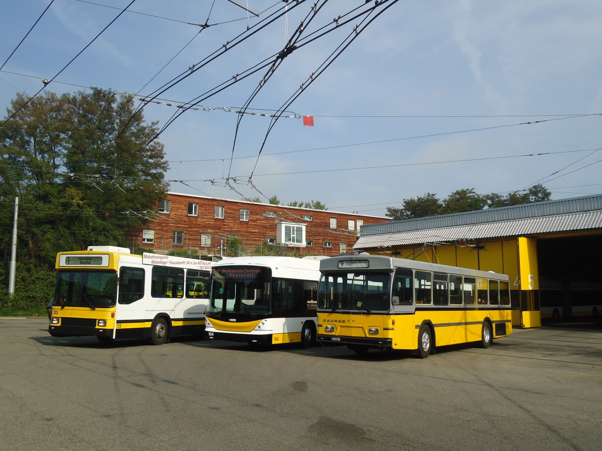 (136'061) - VBSH Schaffhausen - Nr. 115 - NAW/Hess Gelenktrolleybus + Nr. 104 - Hess/Hess Gelenktrolleybus + Wanner, Schleitheim - SH 58'045 - Saurer/Hess (ex Ruklic, Schaffhausen; ex VBSH Schaffhausen Nr. 40; ex VBSH Schaffhausen Nr. 19) am 25. September 2011 in Schaffhausen, Busdepot