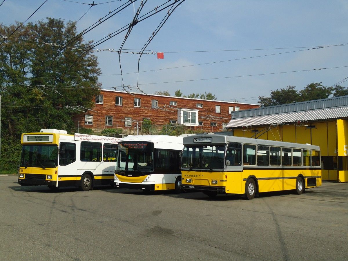 (136'062) - VBSH Schaffhausen - Nr. 115 - NAW/Hess Gelenktrolleybus + Nr. 104 - Hess/Hess Gelenktrolleybus + Wanner, Schleitheim - SH 58'045 - Saurer/Hess (ex Ruklic, Schaffhausen; ex VBSH Schaffhausen Nr. 40; ex VBSH Schaffhausen Nr. 19) am 25. September 2011 in Schaffhausen, Busdepot