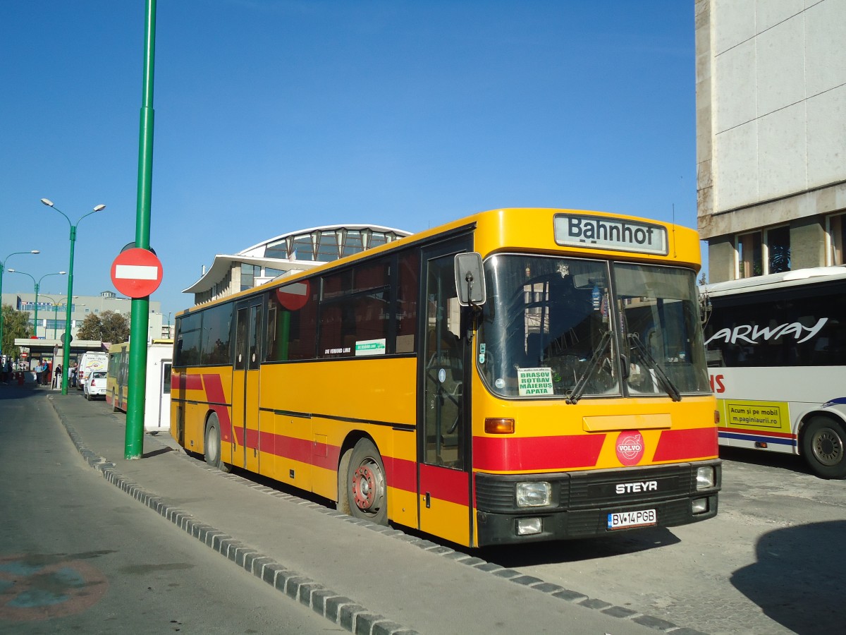 (136'335) - ??? - BV 14 PGB - Steyr (ex PostBus/Oesterreich) am 4. Oktober 2011 beim Bahnhof Brasov