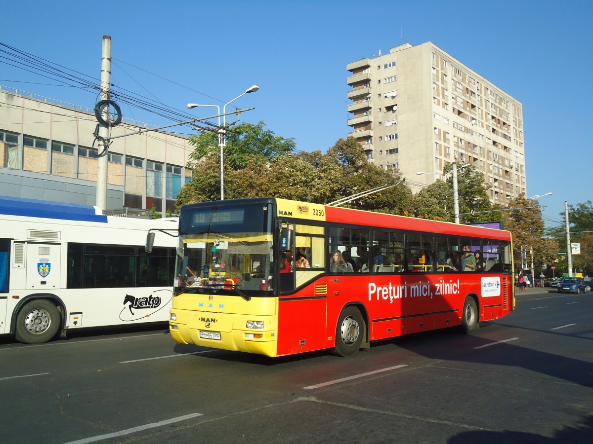 (136'413) - RATP Ploiesti - Nr. 3050/PH 55 TPP - MAN am 5. Oktober 2011 beim Bahnhof Ploiesti Sd