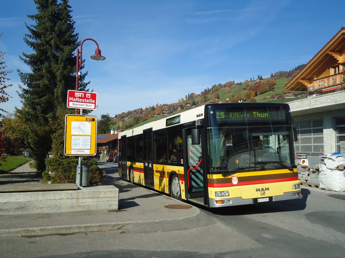 (136'688) - STI Thun - Nr. 93/BE 572'093 - MAN am 31. Oktober 2011 in Sigriswil, Dorf